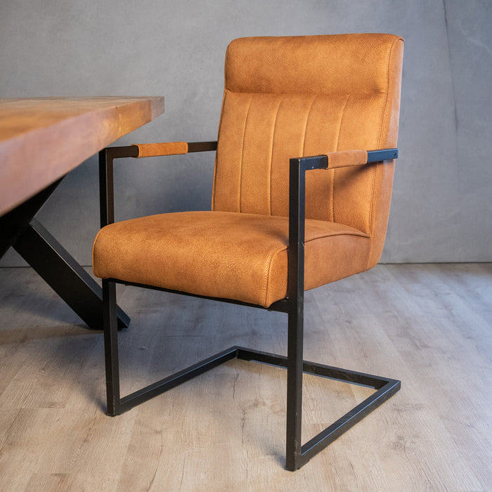 Luxuriöser Esszimmerstuhl Logan in eleganter Cognacfarbe