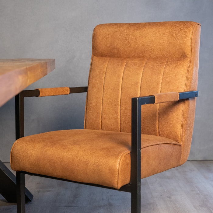 Luxuriöser Esszimmerstuhl Logan in eleganter Cognacfarbe