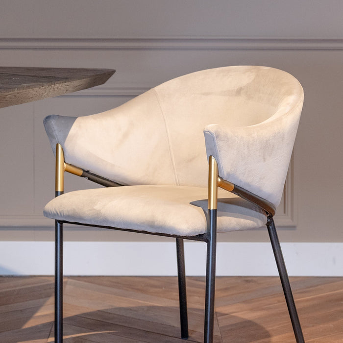 Eleganter Esszimmerstuhl Jocasta in luxuriösem Khaki mit Velours für ein stilvolles Interieur