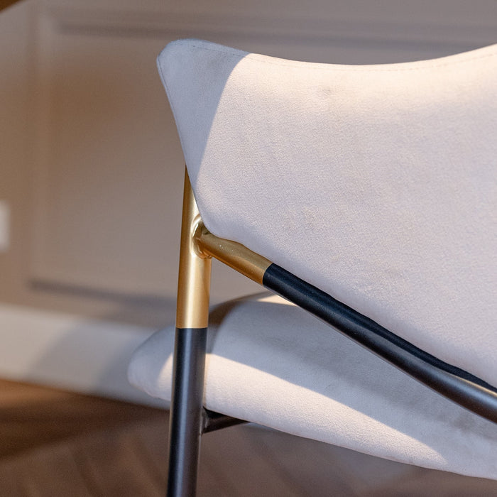 Eleganter Esszimmerstuhl Jocasta in luxuriösem Khaki mit Velours für ein stilvolles Interieur