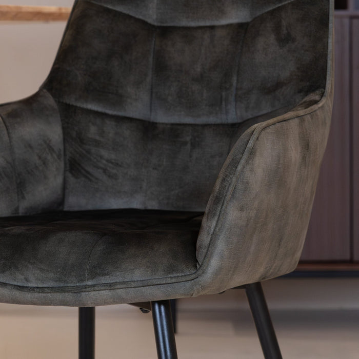 Esszimmerstuhl Lynn – Velvet Hunter: luxuriös, stilvoll und bequem zum Essen