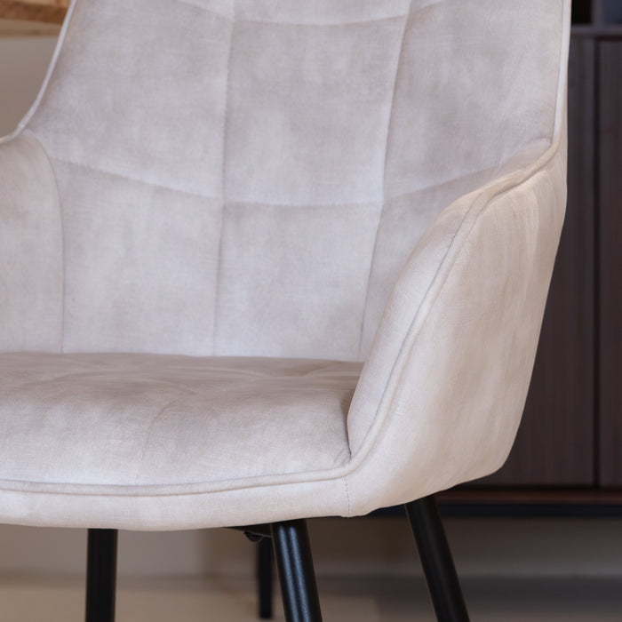 Stilvoller Esszimmerstuhl Lynn in luxuriösem Beige-Velours