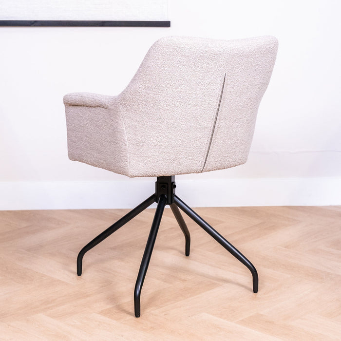 Eleganter Esszimmerstuhl Ortana aus Naturholz für ein stilvolles Esserlebnis