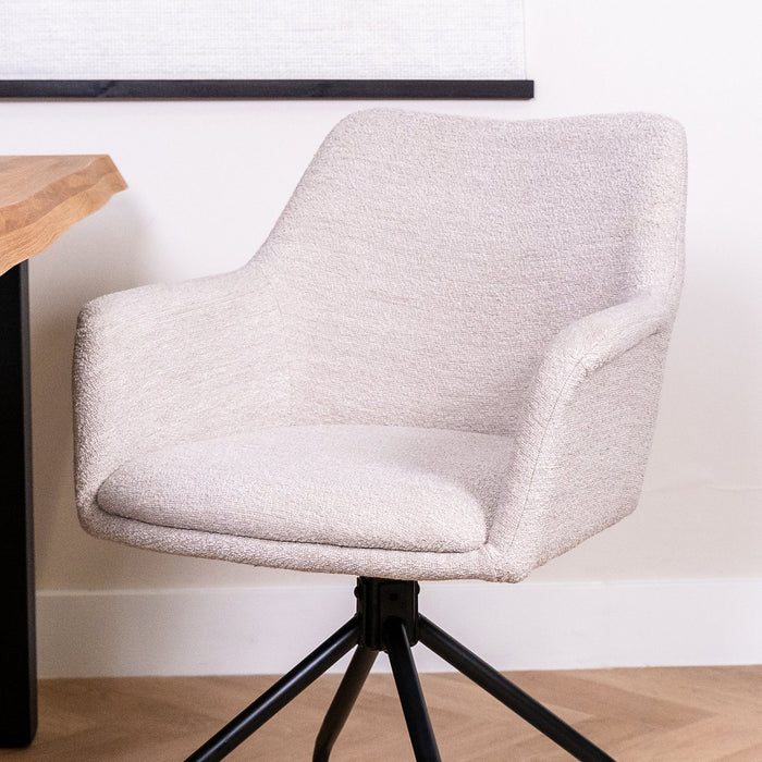 Eleganter Esszimmerstuhl Ortana aus Naturholz für ein stilvolles Esserlebnis