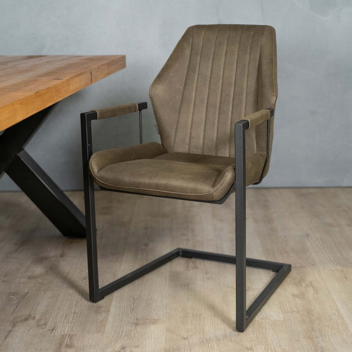 Esszimmerstuhl Vera – Bequemes Design aus Mikrofaser im Militärstil für einen eleganten Essbereich