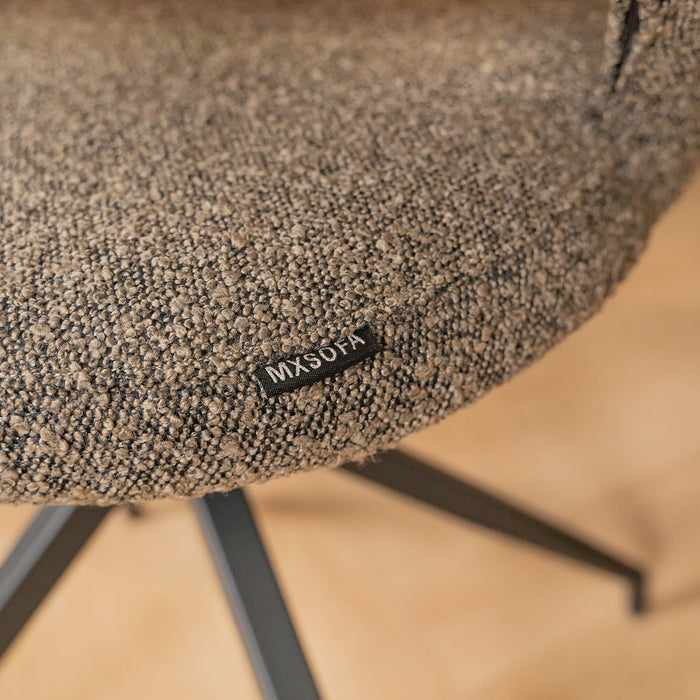 Eleganter Esszimmerstuhl Yara in der Farbe Toffee Bouclé für ein stilvolles und komfortables Erlebnis am Tisch