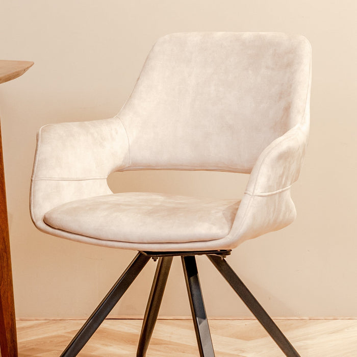 Eleganter Esszimmerstuhl Capp aus beigem Samt für höchsten Komfort
