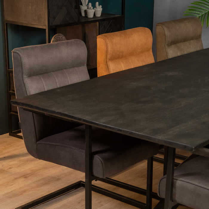 Luxuriöser Esszimmerstuhl Logan in eleganter Cognacfarbe