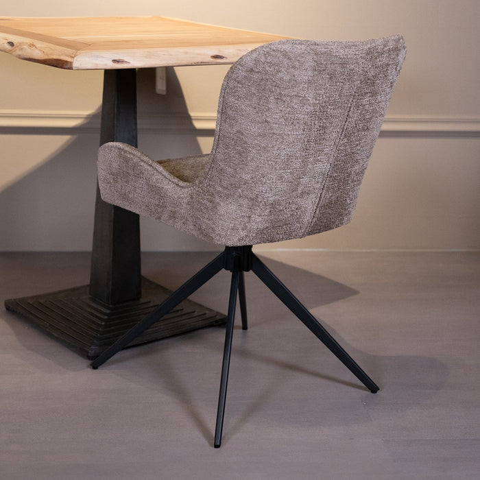 Eleganter Esszimmerstuhl Sora aus luxuriösem taupefarbenem Stoff für stilvollen Komfort